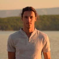 Jan Kárník in a shirt with sea behind him